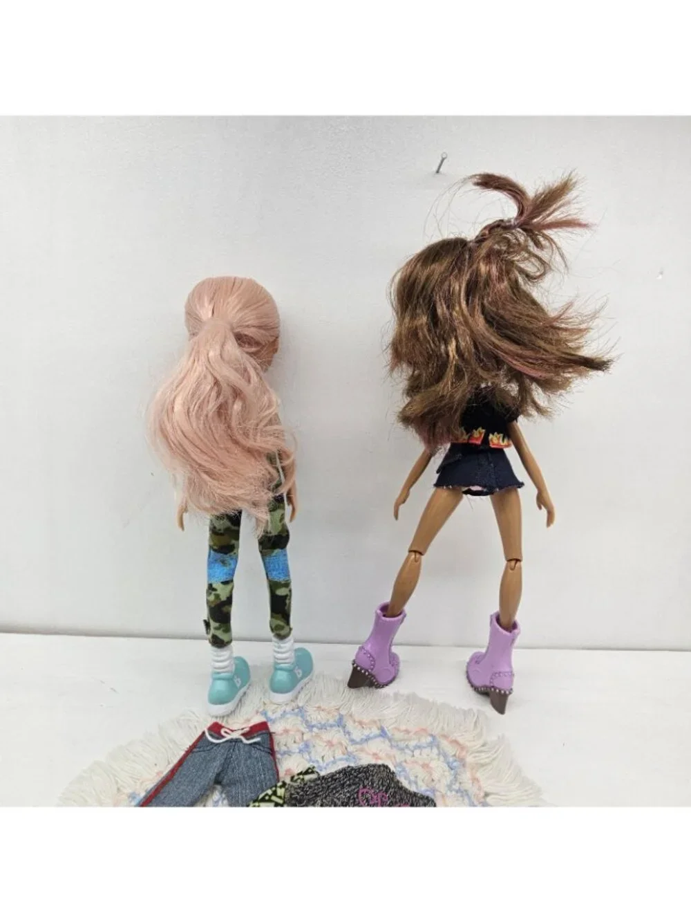 Bratz 2015 Relaunch Doll Lot SelfieSnaps Cloe Yasmin Clothes Shoes Lip Brush MGA